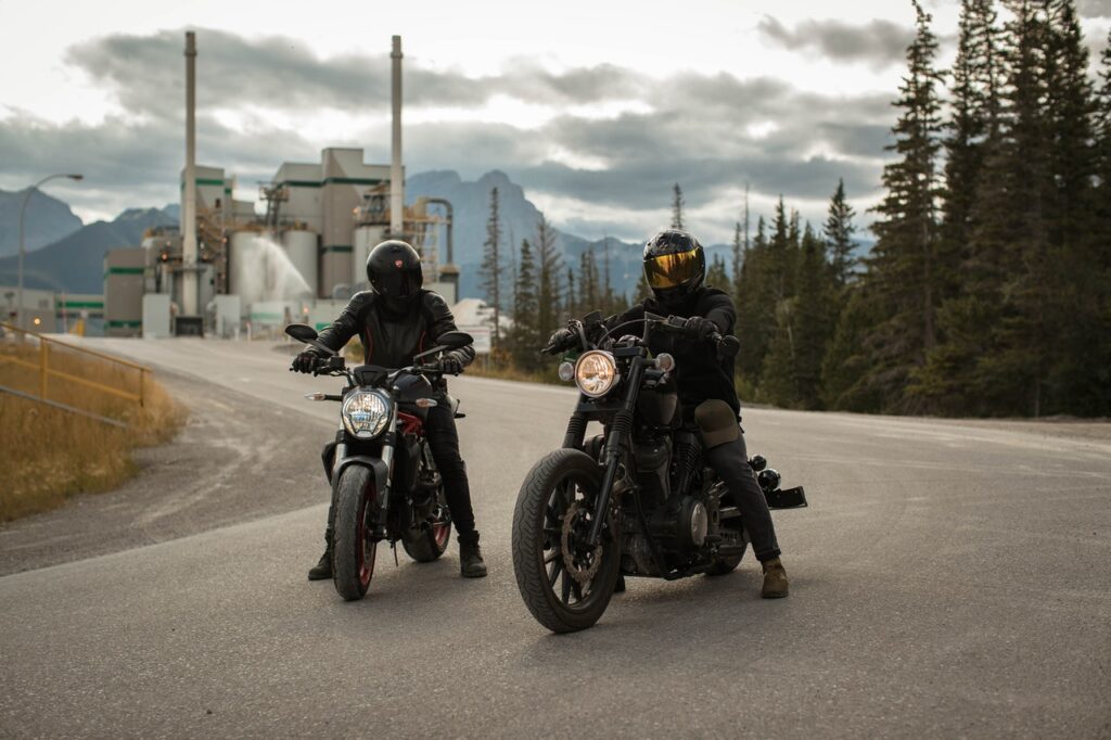 Zwei Motorradfahrer